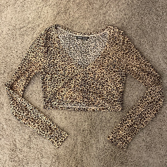 SHEIN Tops - Long sleeve cheetah print crop top